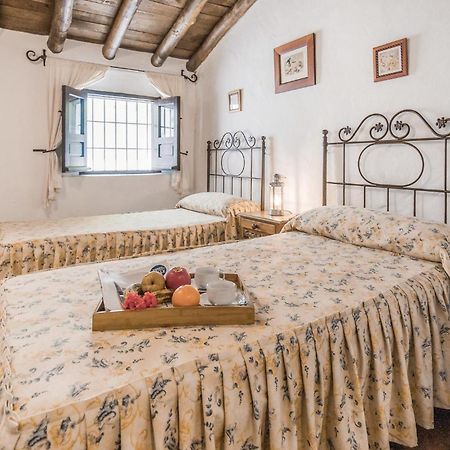 Cozy Home In Zahara De La Sierra With Kitchen Buitenkant foto