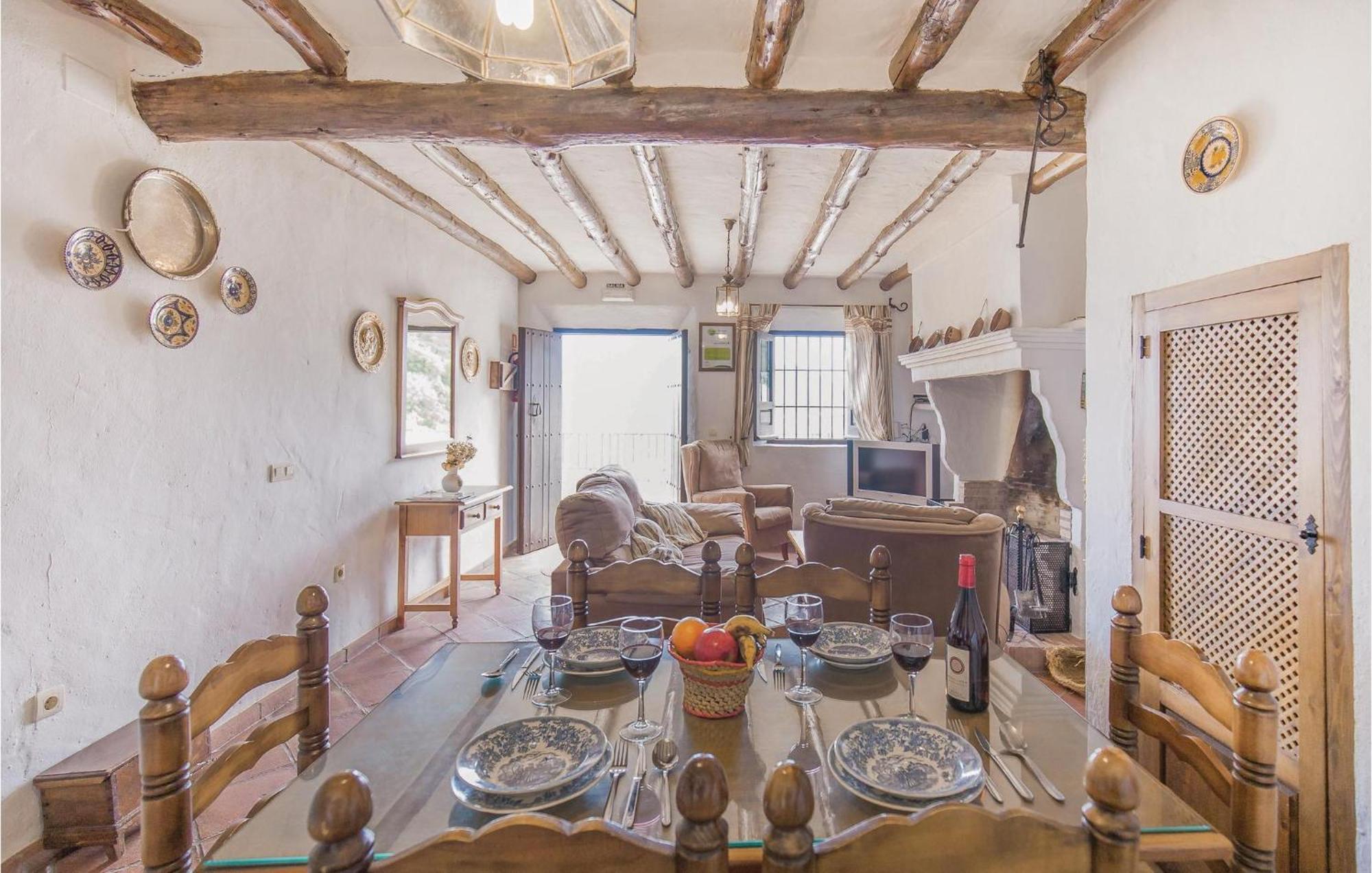 Cozy Home In Zahara De La Sierra With Kitchen Buitenkant foto