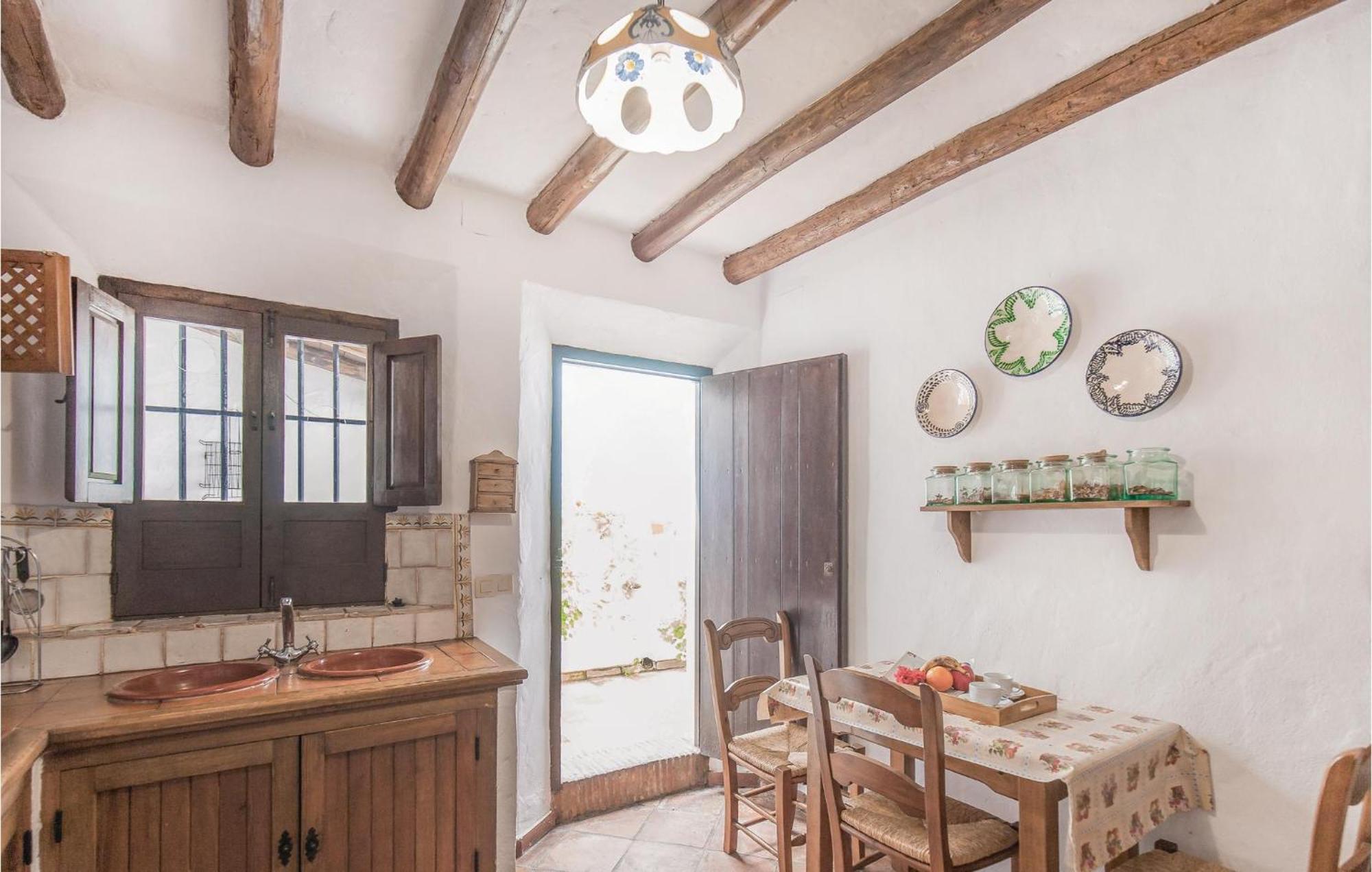 Cozy Home In Zahara De La Sierra With Kitchen Buitenkant foto