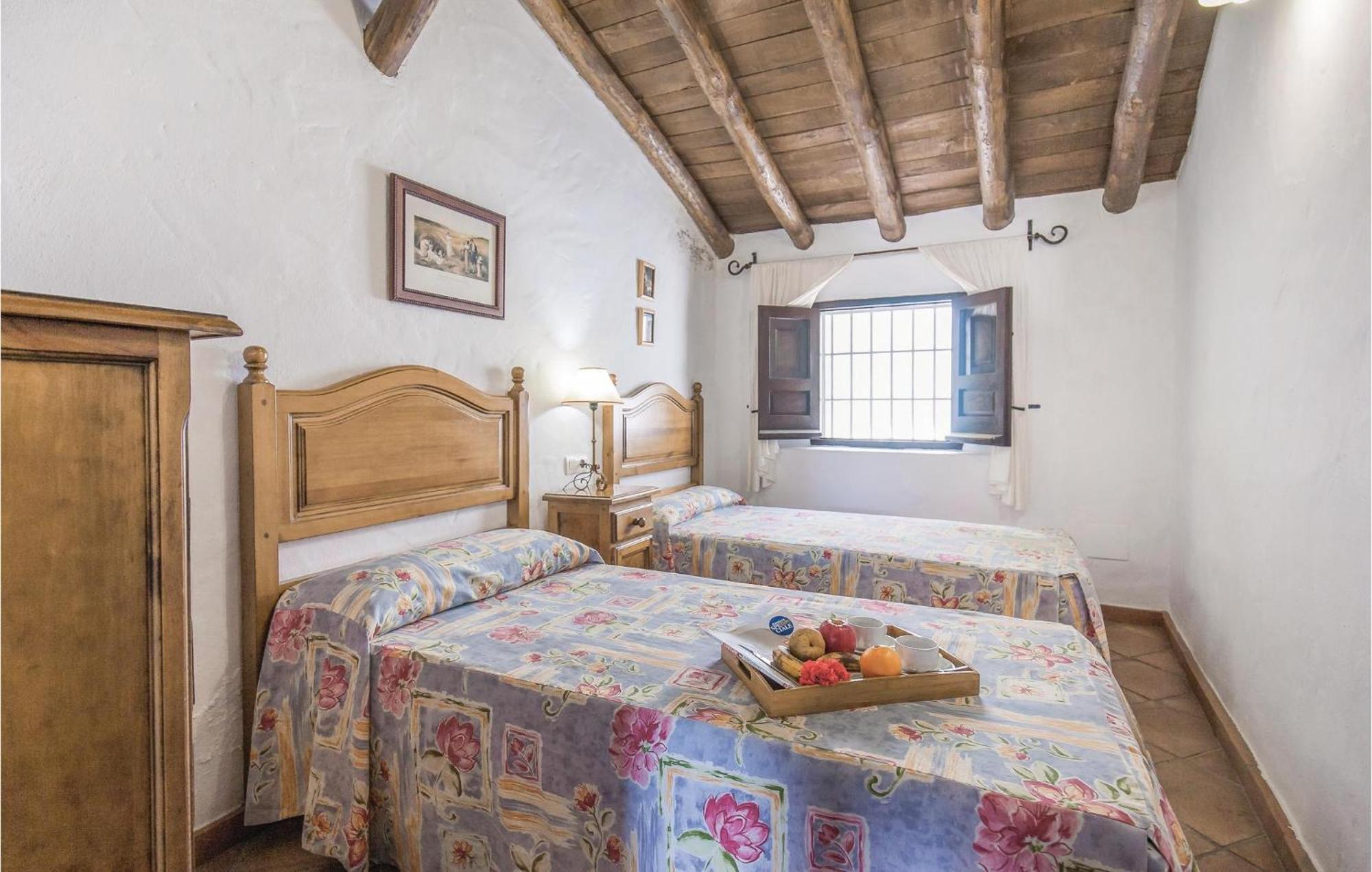 Cozy Home In Zahara De La Sierra With Kitchen Buitenkant foto