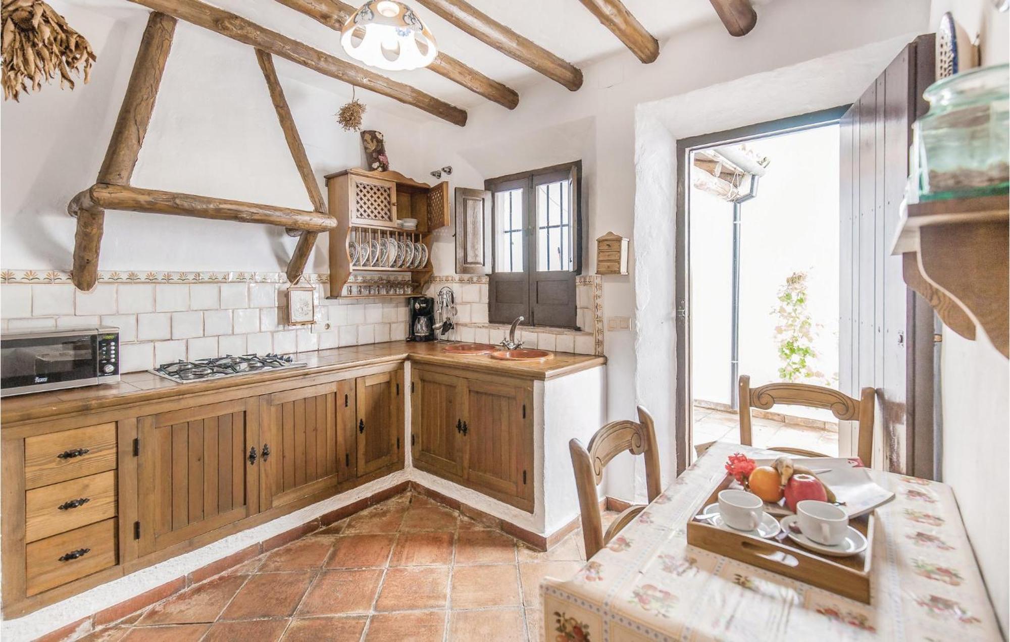 Cozy Home In Zahara De La Sierra With Kitchen Buitenkant foto