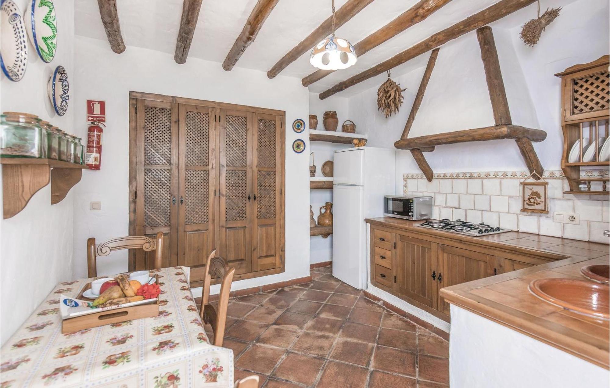 Cozy Home In Zahara De La Sierra With Kitchen Buitenkant foto