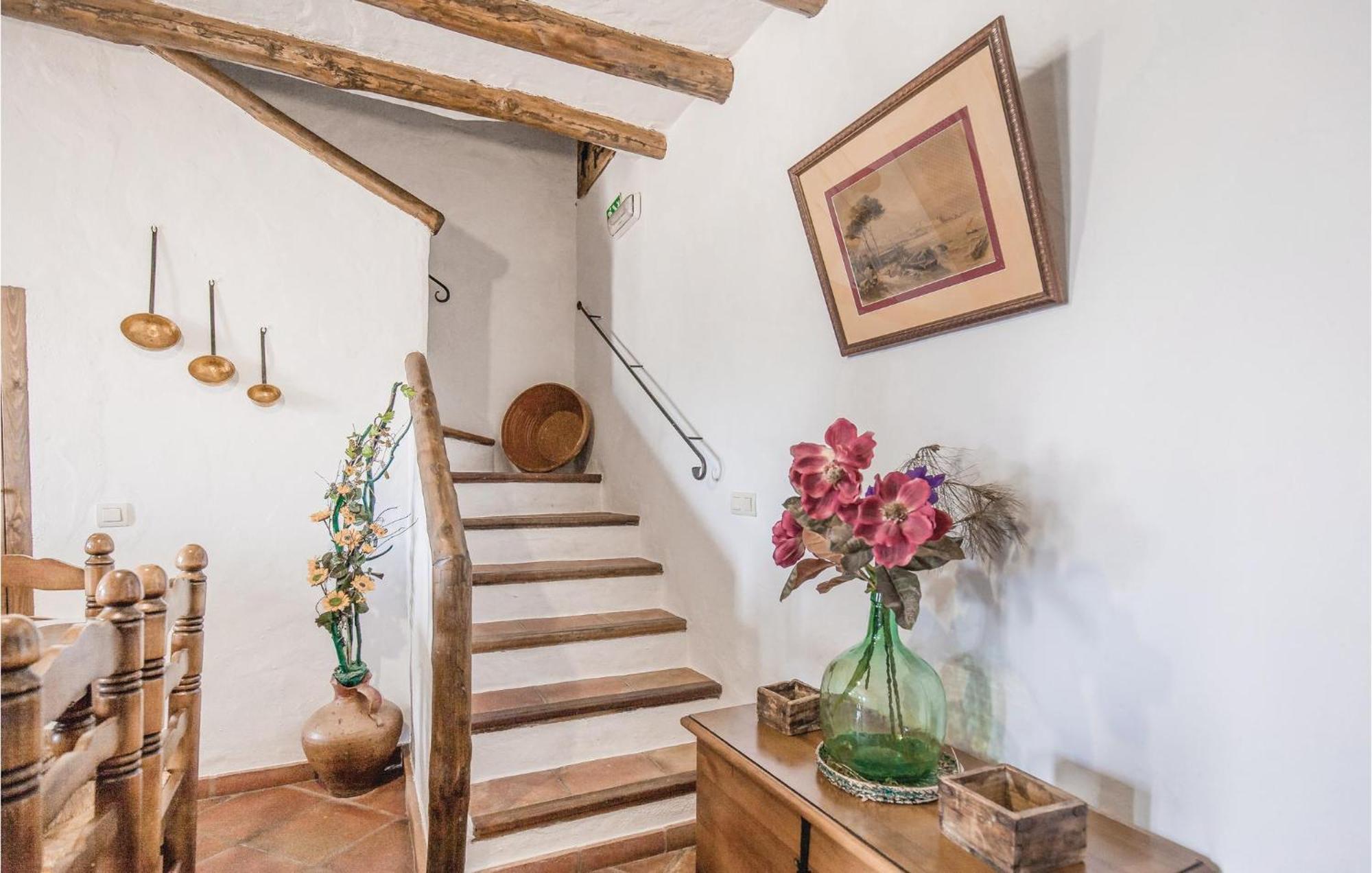 Cozy Home In Zahara De La Sierra With Kitchen Buitenkant foto