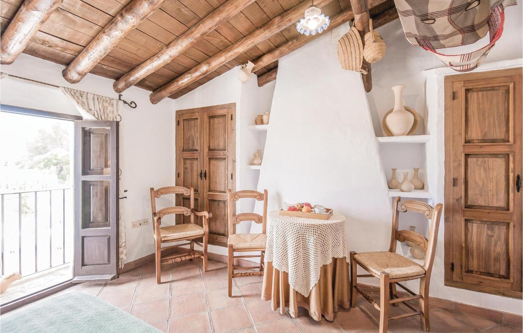Cozy Home In Zahara De La Sierra With Kitchen Buitenkant foto